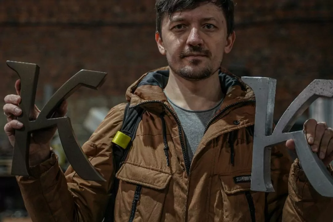 &ldquo;Я хочу передати тему героїки&rdquo;: Як дизайнер Богдан Гдаль створює нові літери для перейменованих станцій київського метро