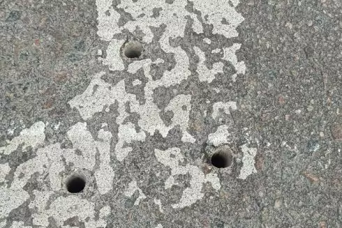 Делініатори, які нещодавно встановили біля Золотих Воріт, вже демонтували