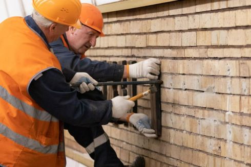 На станції метро “Звіринецька” почали монтувати нові літери: фото