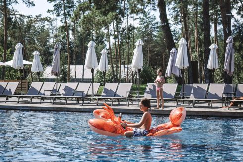 Де поплавати в басейні просто неба – 7 місць у Києві та поблизу міста