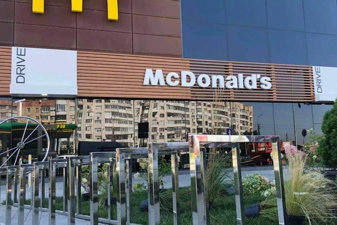 У Львові збудують новий McDonald&rsquo;s зі сквером: як він виглядатиме