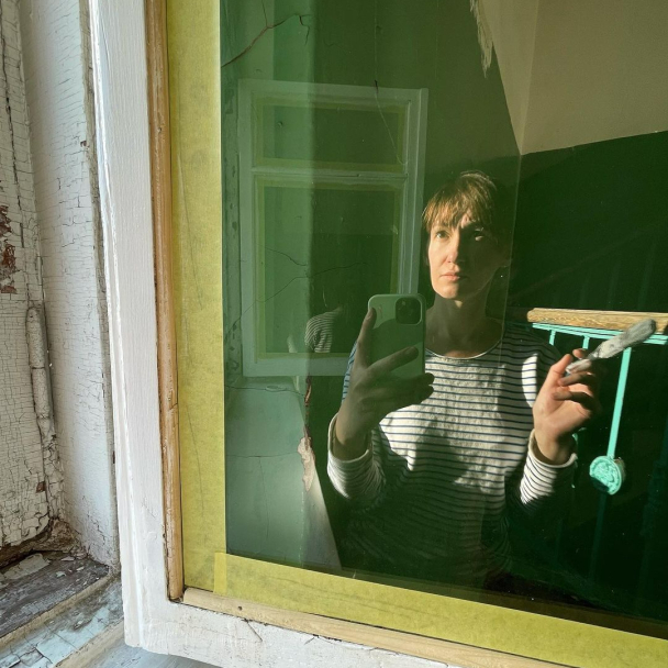 “Ми відновлюємо свою квартиру в Києві після “прильоту” – Мешканка будинку на Татарці – про ракетний удар, ремонт, компенсації