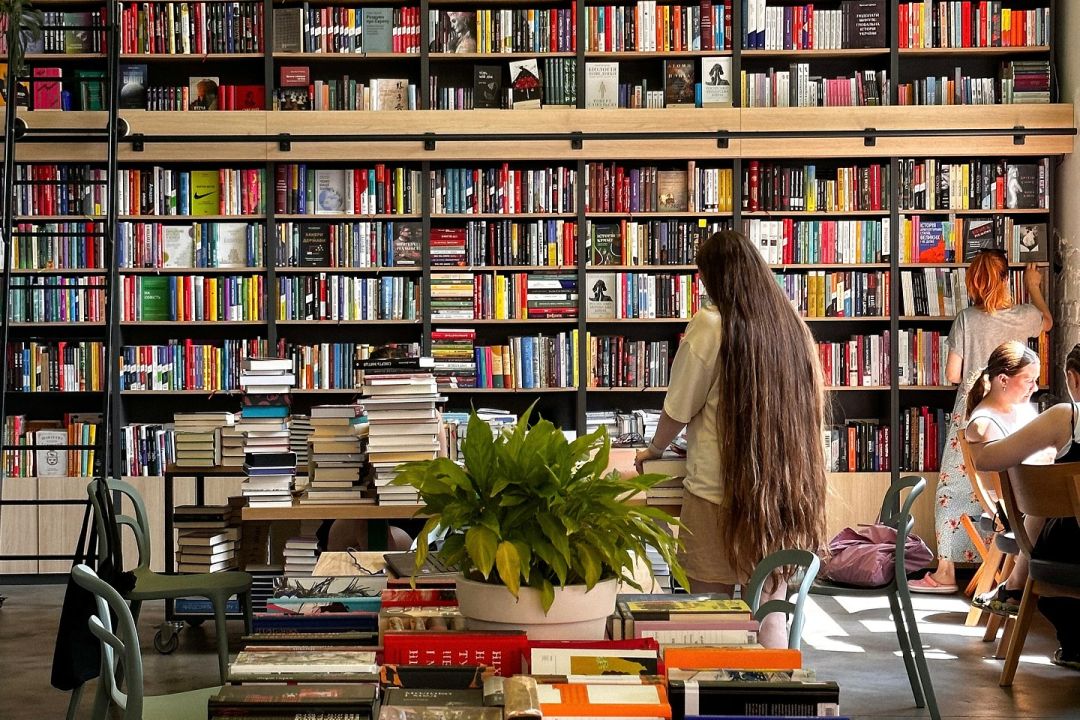 7 атмосферних книгарень Києва, де можна провести весь день