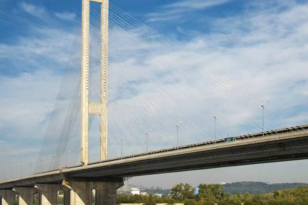 У Києві на день перекриють Південний і Північний мости