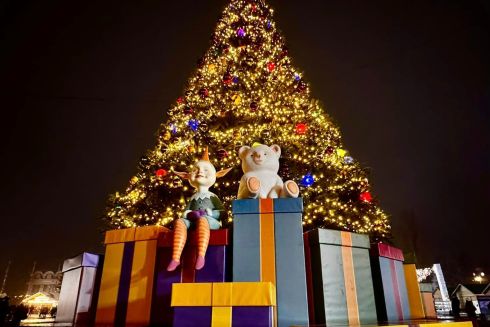 Ковзанка, колесо огляду: На ВДНГ відкрили “Зимову країну”