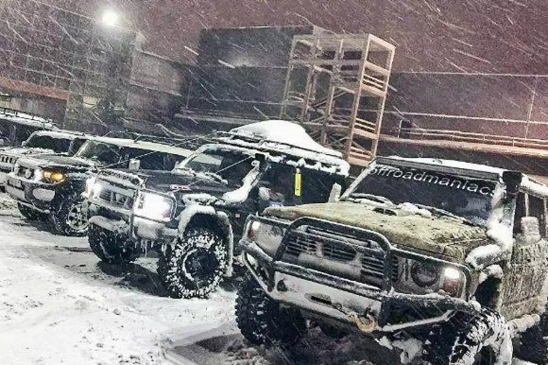 Off Road Maniacs: Хто і навіщо безкоштовно витягує машини зі снігу в Києві