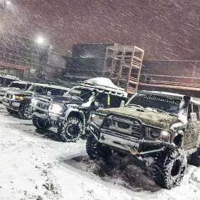 Off Road Maniacs: Кто и зачем бесплатно вытаскивает машины из снега в Киеве