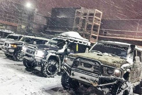 Off Road Maniacs: Кто и зачем бесплатно вытаскивает машины из снега в Киеве