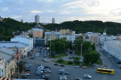 На Контрактовой до конца сентября будут проводить кинопоказы