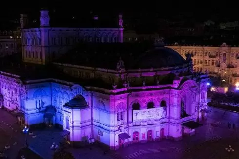 Зрители Евровидения могут менять подсветку мэрии и оперы через мобильное приложение