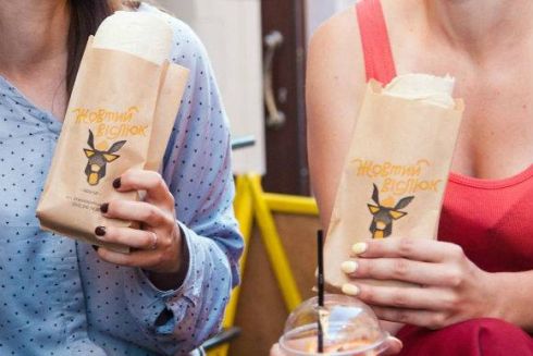 10 точок вуличної їжі у Львові