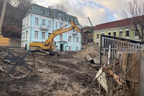 У Києві розбирають флігелі історичної садиби Носача &mdash; попри судовий процес