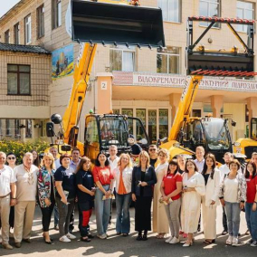 На Київщині відкрили першу в Україні жіночу школу операторів будівельної техніки