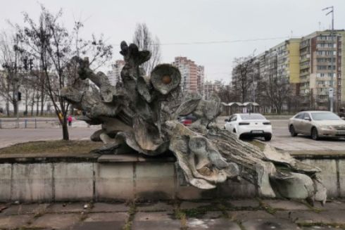 Кияни закликають відновити модерністські скульптури і фонтани на Троєщині &mdash; петиція