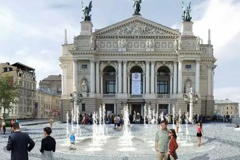 У Львові оновлять площу перед Оперним театром