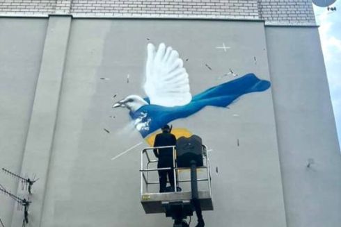 Італійський художник Manu Invisible створює мурал у Бучі: фото