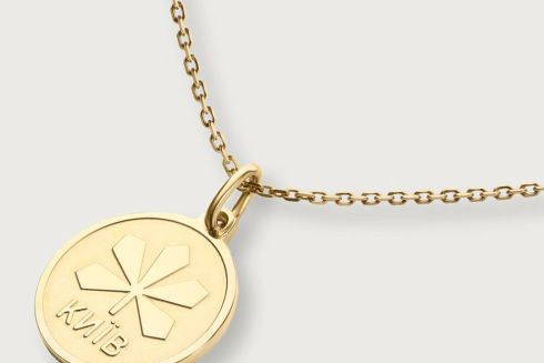 Кулон у вигляді жетона, футболка зі стікерпаком: Українські бренди створили колекції на честь дня Києва