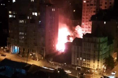 На Дмитрівській горіла історична будівля, яку передали забудовнику