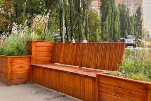 У Києві хочуть збільшити кількість вуличних меблів з озелененням