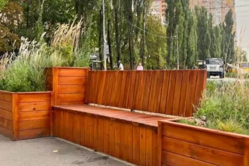 У Києві хочуть збільшити кількість вуличних меблів з озелененням