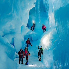 Українські полярники віднайшли «загублену» печеру в Антарктиді
