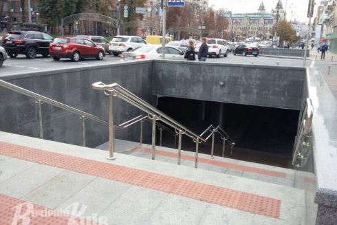 Біля ЦУМу на Хрещатику відкрили підземний перехід