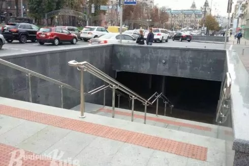 Біля ЦУМу на Хрещатику відкрили підземний перехід