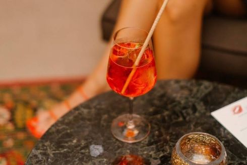 Біля Майдана відкрився новий заклад Naїve: з вином та стравами Старої Європи