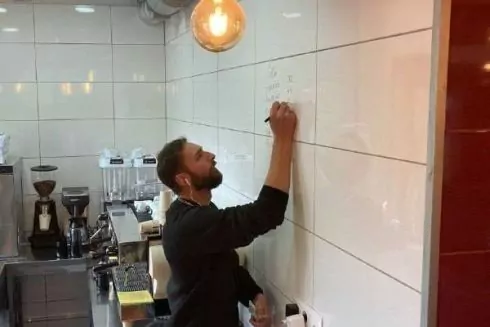 На Березняках відкрилася кав'ярня Coffee vs Marketing з повністю безконтактною оплатою