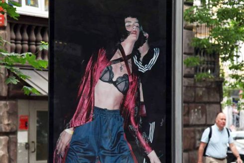 У Києві на сітілайтах з'явилася реклама рейвів Схема