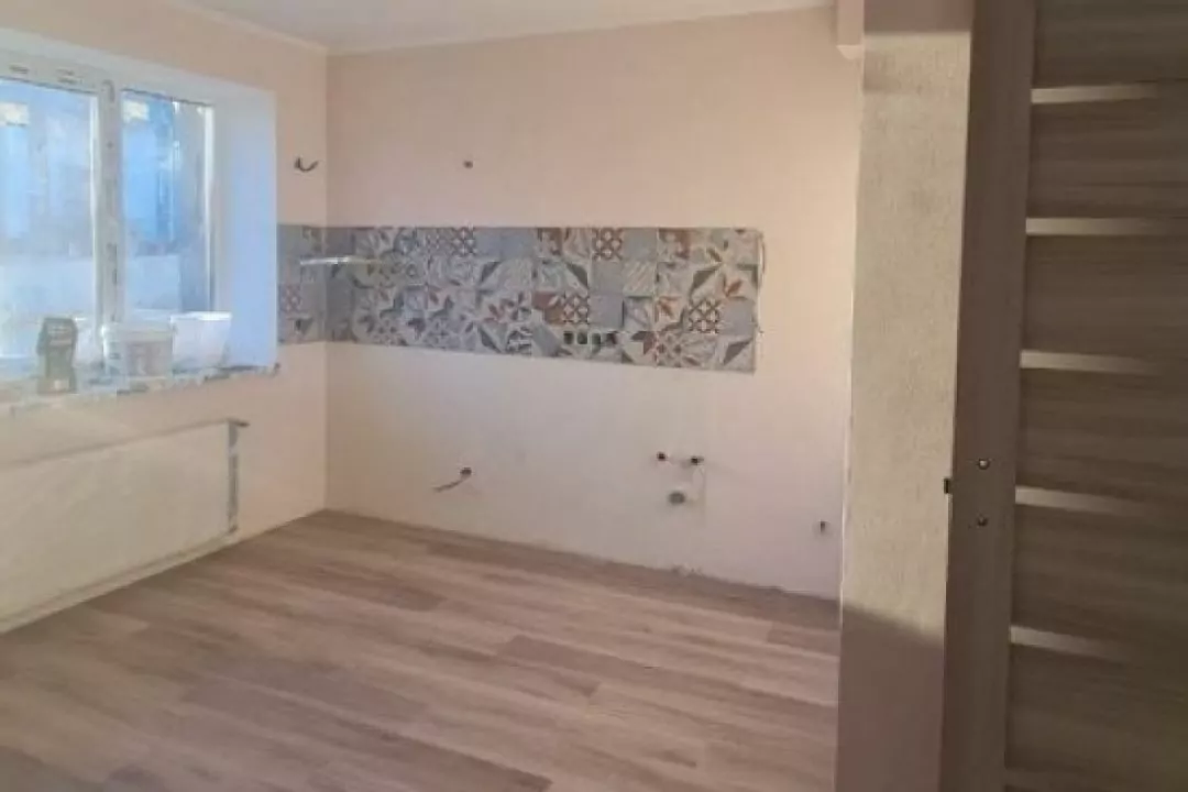 На Київщині занедбаний гуртожиток перетворили на оселю для ВПО