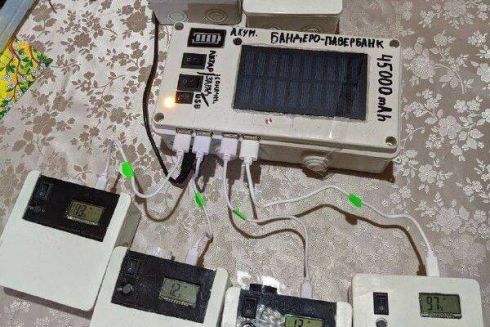 Київські айтівці почали переробляти електронні цигарки на повербанки для військових