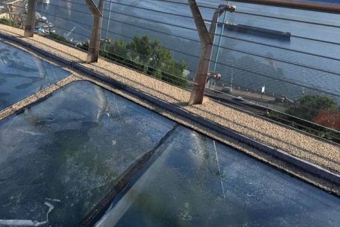 Скло на новому мосту полагодили. Але є нові неполадки