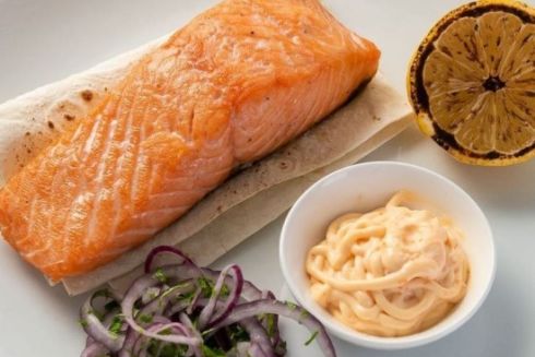 На левом берегу открыли ресторан MORE than cafe с европейской кухней и летней террасой