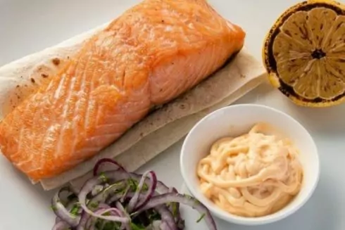 На левом берегу открыли ресторан MORE than cafe с европейской кухней и летней террасой