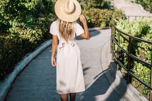 Одесский стартап шьет платья из пластика, выловленого со дна океана