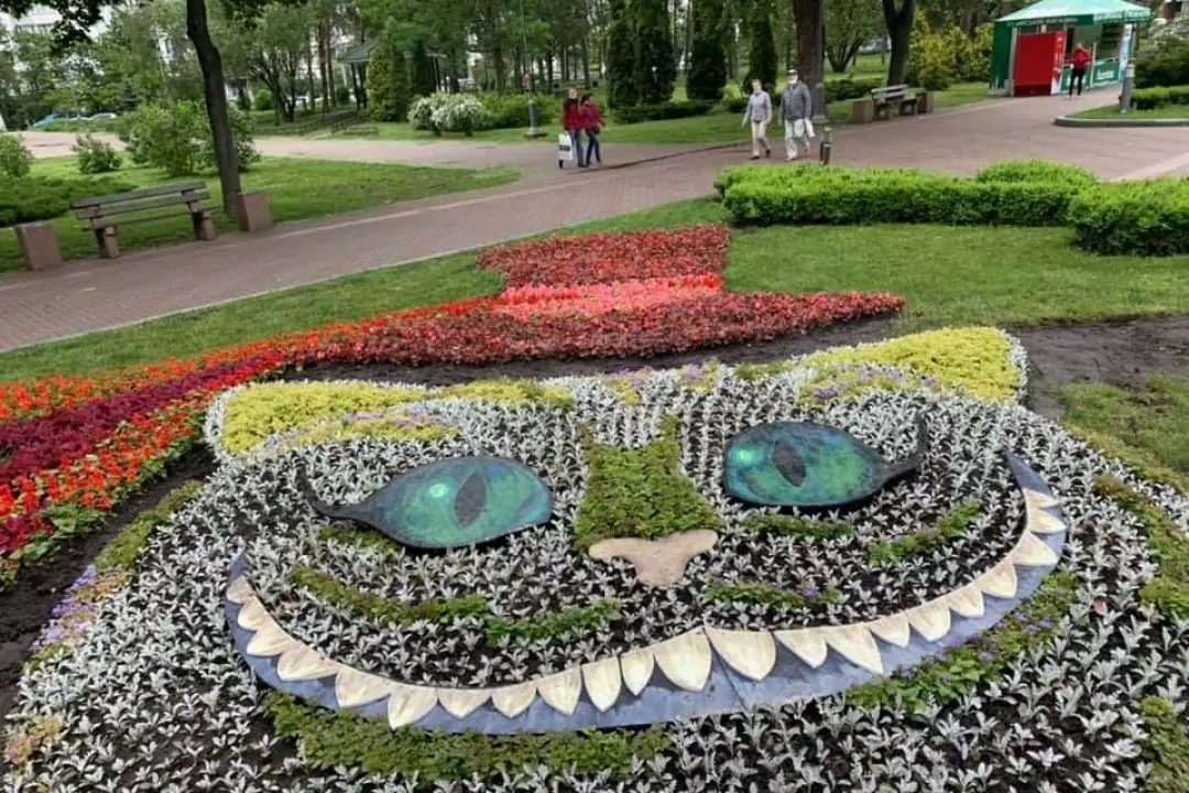Фото дня: Чеширський кіт у парку &laquo;Перемога&raquo;