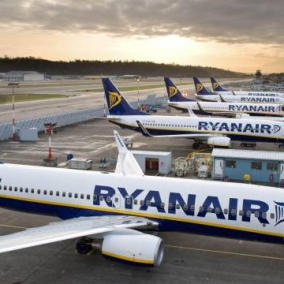 Ryanair не літатиме до червня