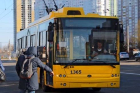 Внаслідок ворожого обстрілу тимчасово змінено роботу двох тролейбусних маршрутів, перекрито вулицю