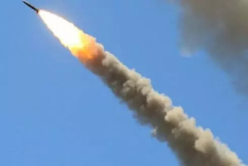 Масована атака на Київ: горить багатоповерхівка, є постраждалі