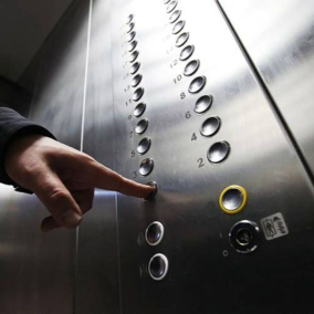 Що робити, якщо ви застрягли у ліфті через вимкнення світла: головні поради