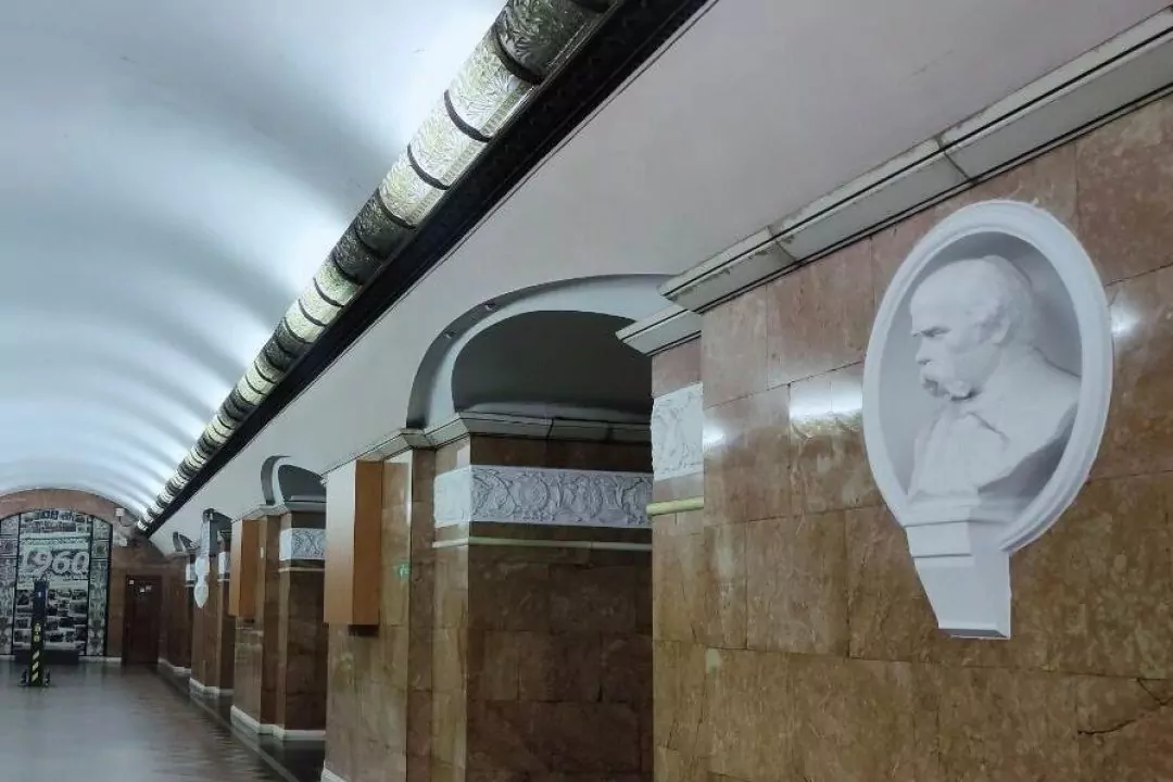 Кияни обрали, ким замінити бюсти російських діячів на метро "Університет"