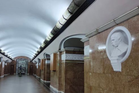 У Києві стартувало голосування щодо заміни бюстів російських діячів на метро "Університет"
