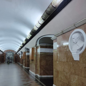 В Киеве стартовало голосование по замене бюстов российских деятелей на метро "Университет"