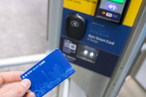 На «Контрактовой площади» завершили установку новых высоких турникетов