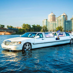 Потратил $30 тысяч: киевлянин создал водный лимузин