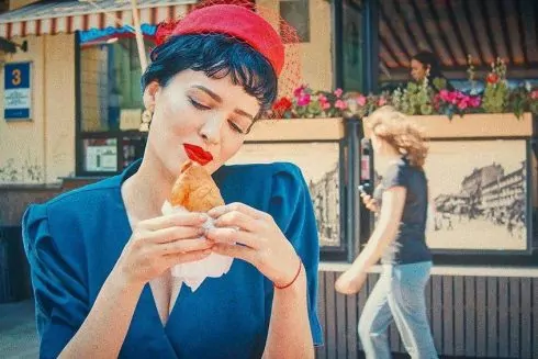 Даша Астафьева запускает серию короткометражек. Первая снята возле &laquo;Киевской перепички&raquo;