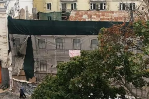 Активісти закликають зняти рекламні банери з фасадів історичних будівель Києва &mdash; петиція