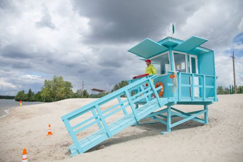 В Киеве открыли обновленный пляж &laquo;Троещина&raquo;: первые фото