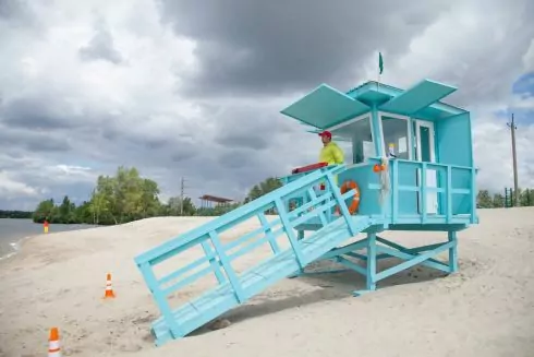 В Киеве открыли обновленный пляж &laquo;Троещина&raquo;: первые фото